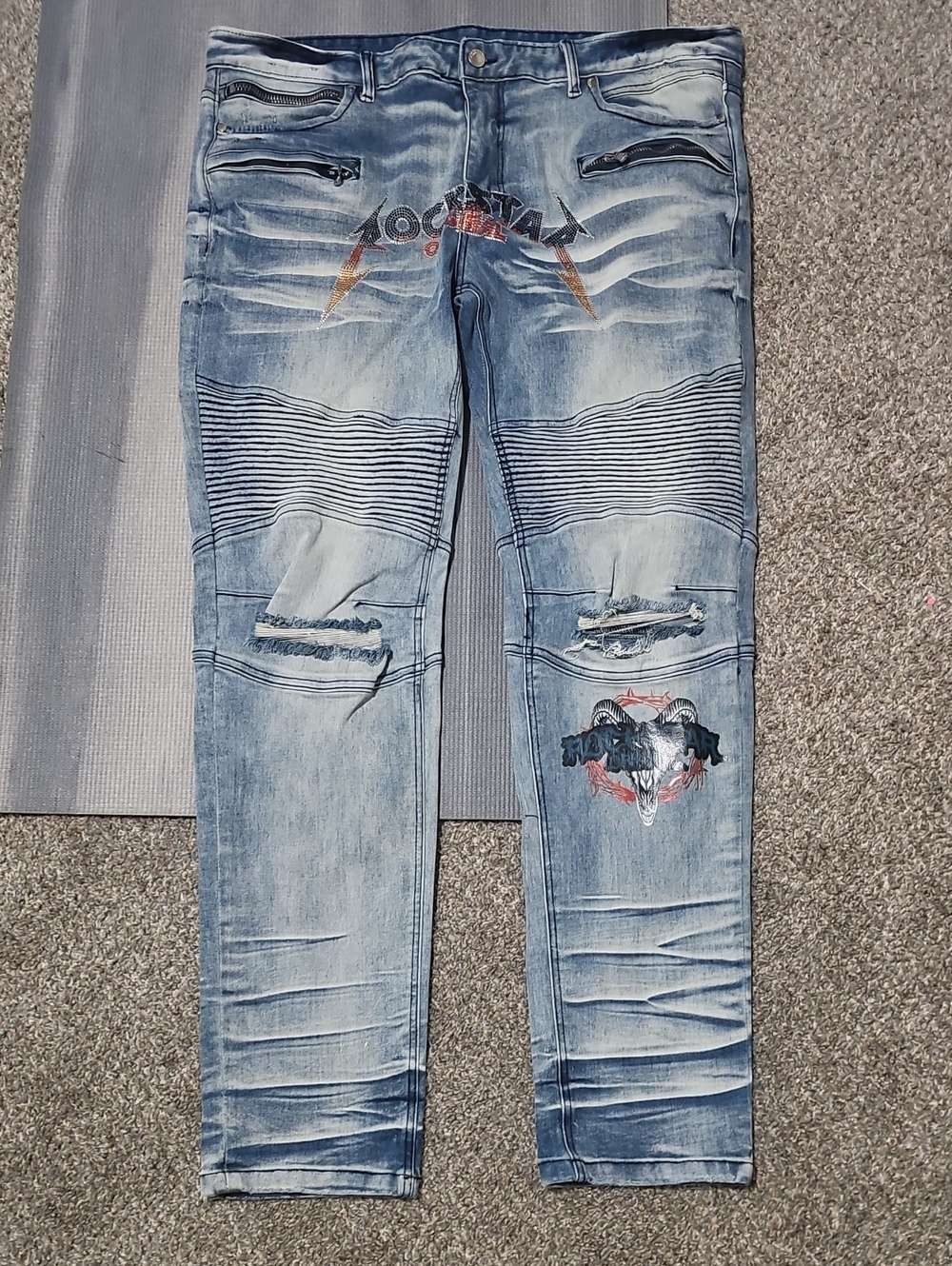 Slim Straight Light Blue Men’s Jeans with Graphic Detail